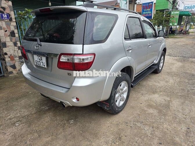 Toyota Fortuner 2011 Số sàn Bạc