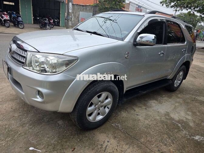 Toyota Fortuner 2011 Số sàn Bạc