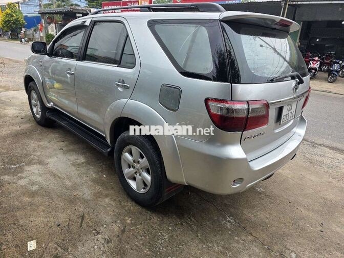 Toyota Fortuner 2011 Số sàn Bạc