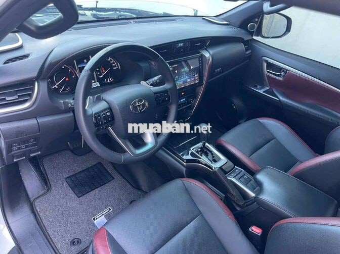 Fortuner Legender 2025, 14 ngàn km, sơn zin 100%