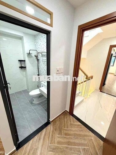 Cho thuê nhà Mặt tiền Đoàn Văn Bơ Q4 DT 3x18 nở hậu 5m