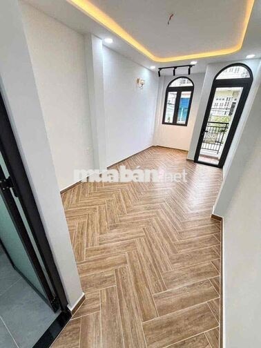 Cho thuê nhà Mặt tiền Đoàn Văn Bơ Q4 DT 3x18 nở hậu 5m