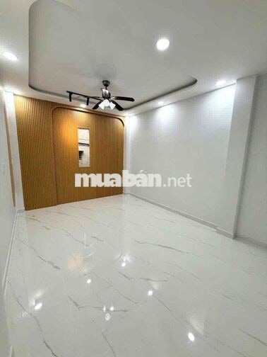 Cho thuê nhà Mặt tiền Đoàn Văn Bơ Q4 DT 3x18 nở hậu 5m