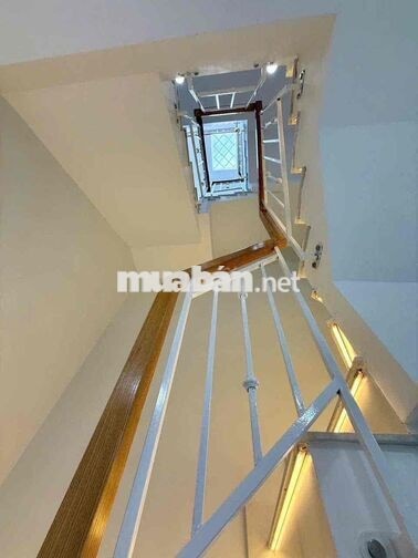 Cho thuê nhà Mặt tiền Đoàn Văn Bơ Q4 DT 3x18 nở hậu 5m