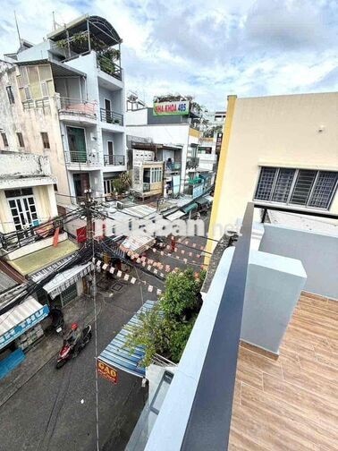 Cho thuê nhà Mặt tiền Đoàn Văn Bơ Q4 DT 3x18 nở hậu 5m