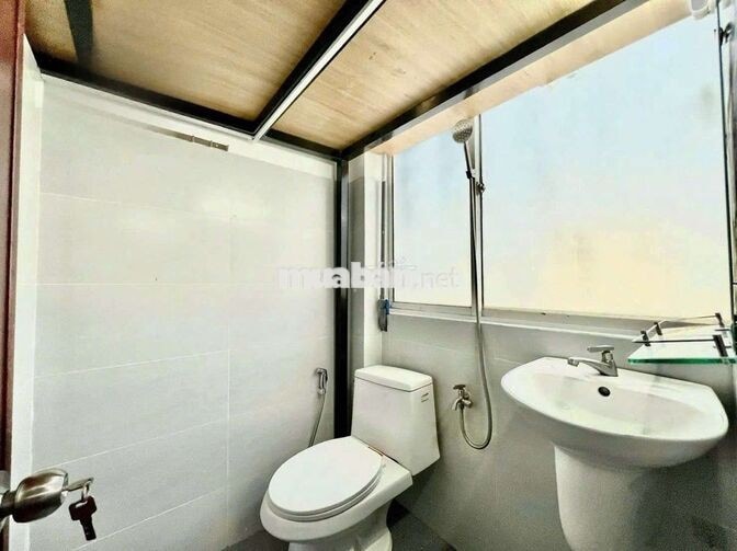 DUPLEX FULL NỘI THẤT, HẦM XE, THANG MÁY GẦN ĐẠI HỌC KINH TẾ(UEH) Q10
