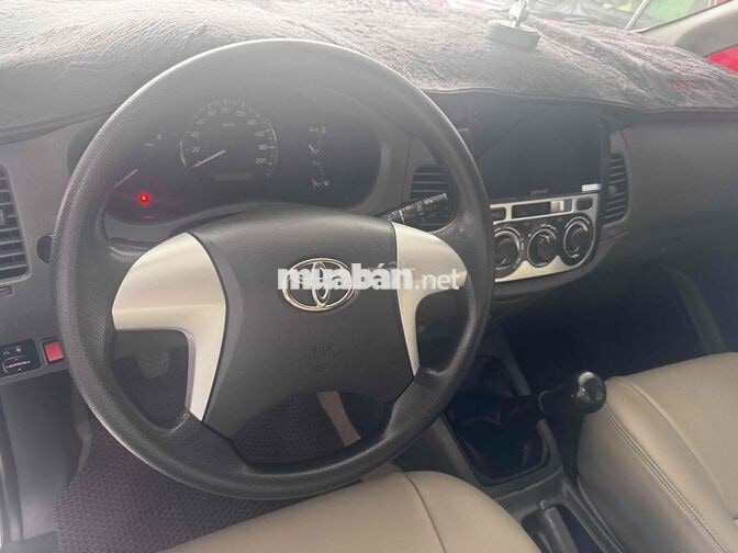 Toyota Innova 2.0E 2013 Vàng cát Số sàn