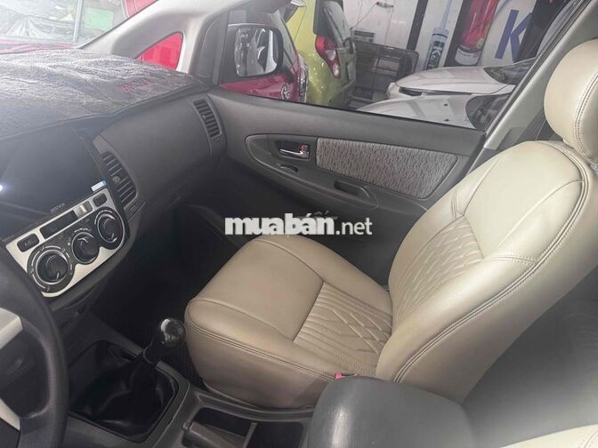 Toyota Innova 2.0E 2013 Vàng cát Số sàn