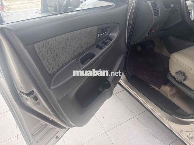 Toyota Innova 2.0E 2013 Vàng cát Số sàn