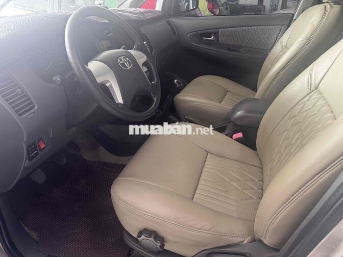 Toyota Innova 2.0E 2013 Vàng cát Số sàn