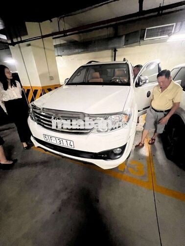 Toyota Fortuner 2015 Trắng 7 chỗ 6 vạn