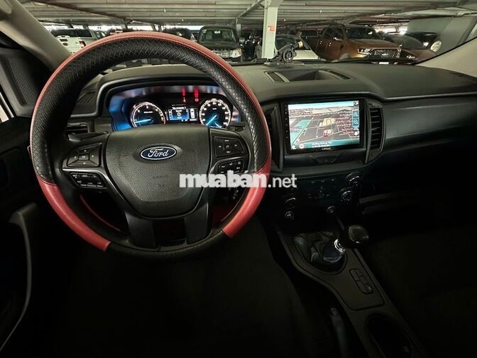 Ford Ranger 2022 Số sàn Đen, vay NH 75%, BH 2027