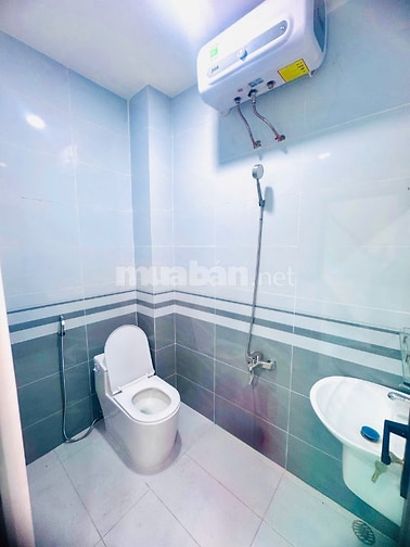Bán nhà MT 25 Trần Phú, Q5. DT: 4mx5m, nhà nở hậu, 1 trệt, 1 lầu mới