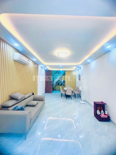 Bán nhà MT 25 Trần Phú, Q5. DT: 4mx5m, nhà nở hậu, 1 trệt, 1 lầu mới