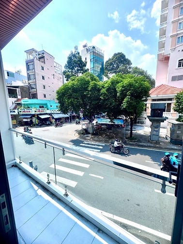 Bán nhà MT 25 Trần Phú, Q5. DT: 4mx5m, nhà nở hậu, 1 trệt, 1 lầu mới