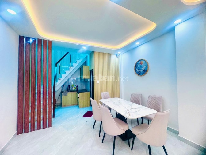 Bán nhà MT 25 Trần Phú, Q5. DT: 4mx5m, nhà nở hậu, 1 trệt, 1 lầu mới