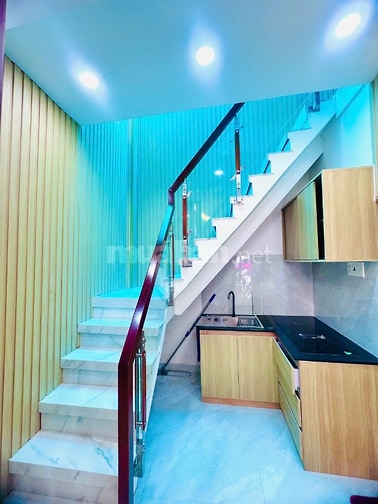 Bán nhà MT 25 Trần Phú, Q5. DT: 4mx5m, nhà nở hậu, 1 trệt, 1 lầu mới