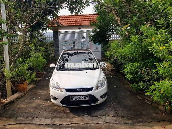 Ford Focus 2012 Trắng 11 vạn km