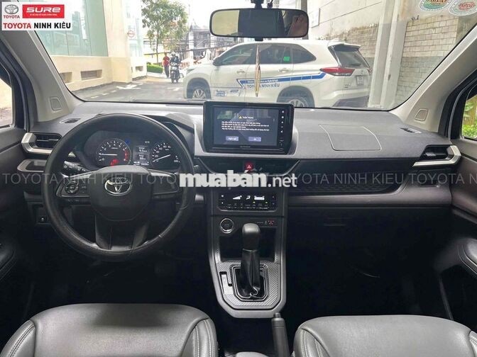 Toyota Avanza 1.5 AT 2024
