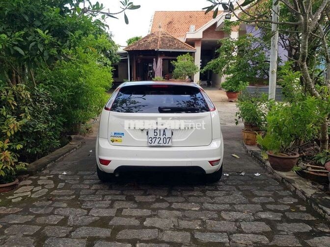Ford Focus 2012 Trắng 11 vạn km