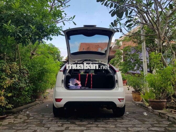 Ford Focus 2012 Trắng 11 vạn km
