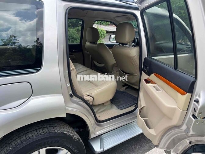 Ford Everest 2009 Vàng cát 7 chỗ