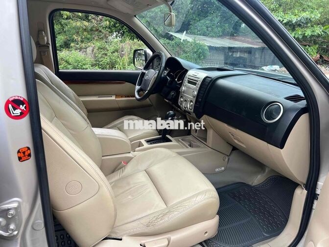 Ford Everest 2009 Vàng cát 7 chỗ