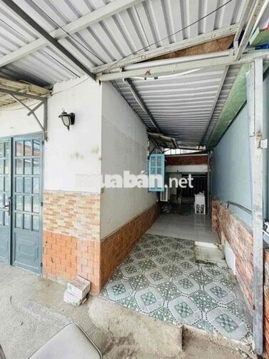 Nhà cấp 4 DT 40m2 có sân rộng tại đường 11 gần chợ Thủ Đức
