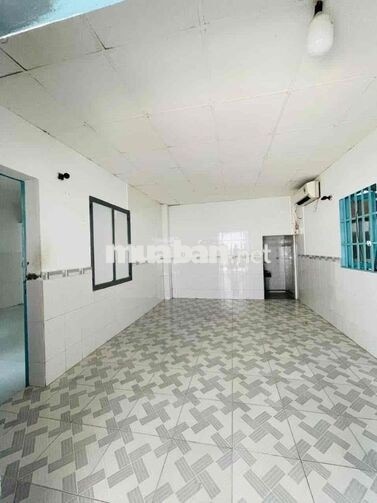 Nhà cấp 4 DT 40m2 có sân rộng tại đường 11 gần chợ Thủ Đức