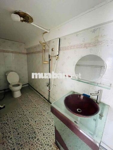 Nhà cấp 4 DT 40m2 có sân rộng tại đường 11 gần chợ Thủ Đức