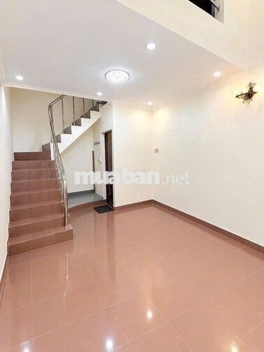 CHO THUÊ 2PN3WC ĐƯỜNG CMT8 Q3, 5 TẦNG CHỈ 11 TRIỆU