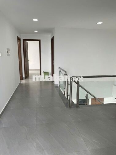 Cho thuê CC 590 Cách Mạng Tháng Tám 190m2, 4PN, 18tr/th - Q3, HCM