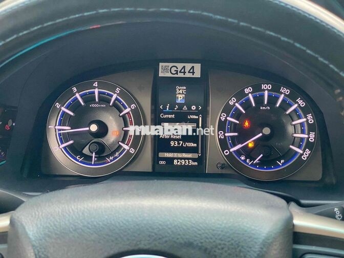 Toyota Innova Venturer 2023 Đỏ 7 chỗ