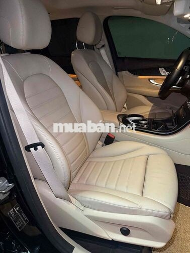 Mercedes-Benz GLC 300 4MATIC 2019 Đen 7 vạn km