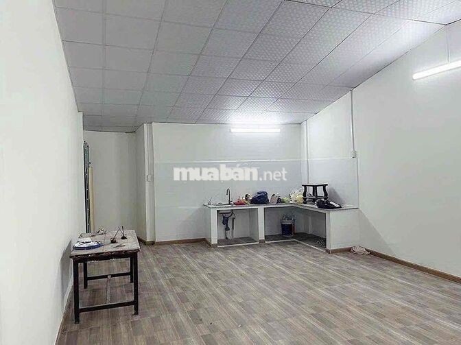 NHÀ CẤP 4 MỚI SƠN SỬA HẺM XE HƠI SÁT MẶT TIỀN PHAN VĂN TRỊ KINH DOANH