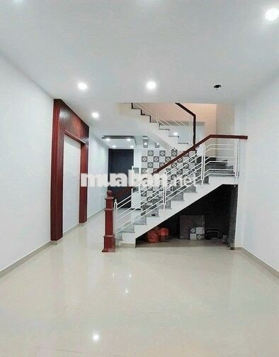 Cho thuê nhà MT 681A Lạc Long Quân, Phường 10, Q. Tân Bình 