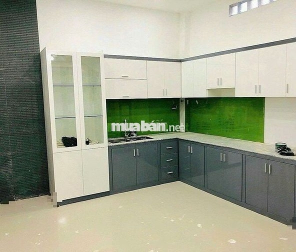 Cho thuê nhà MT 681A Lạc Long Quân, Phường 10, Q. Tân Bình 