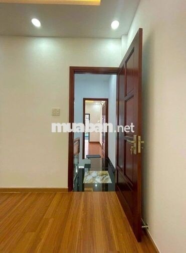 Cho thuê nhà MT 681A Lạc Long Quân, Phường 10, Q. Tân Bình 