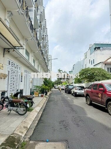 Cho thuê nhà phố Lux home Gardens mặt tiền đường, nhà đầy đủ nội thất