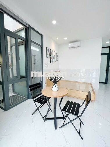 STUDIO BAN CÔNG - RỘNG 30M2 - FULL NỘI THẤT - EMART PHAN VĂN TRỊ
