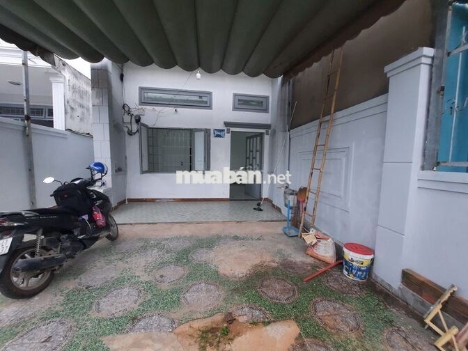 Nhà nguyên căn 1pn có gác lửng hẻm 652 QL13, HBP