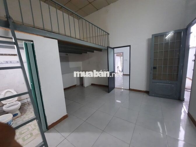 Nhà nguyên căn 1pn có gác lửng hẻm 652 QL13, HBP