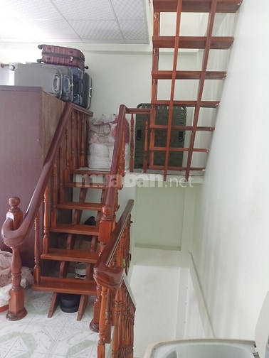 Nhà 3 tầng yên tĩnh gần chợ Phú Nhuận, 14tr