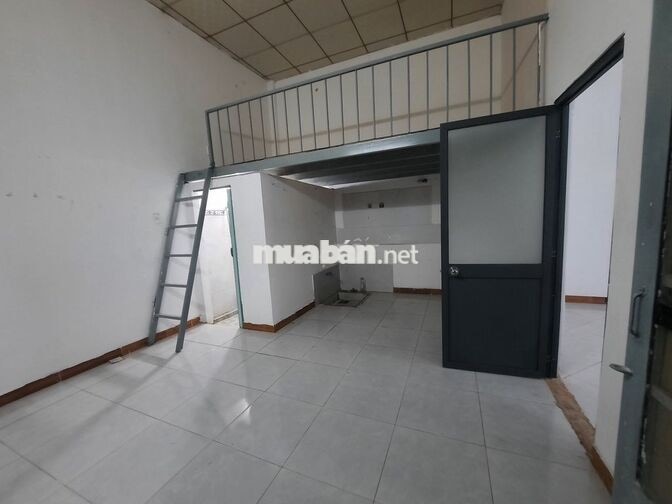 Nhà nguyên căn 1pn có gác lửng hẻm 652 QL13, HBP