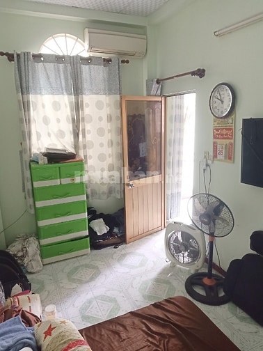 Nhà 3 tầng yên tĩnh gần chợ Phú Nhuận, 14tr
