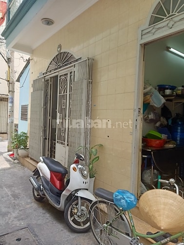 Nhà 3 tầng yên tĩnh gần chợ Phú Nhuận, 14tr