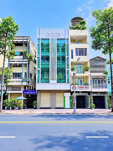 Cho thuê nhà 419-421 An Dương Vương Q5, DT: 8x23m, trệt lửng 4 lầu