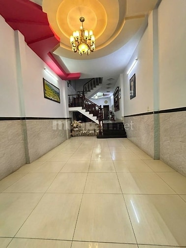 Nhà mặt tiền đẹp khu kinh doanh sầm uất giá hấp dẫn 