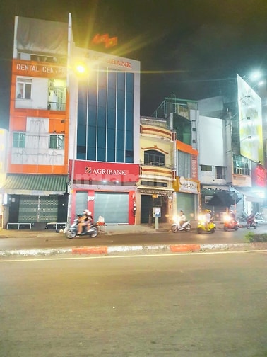 Chính Chủ bán nhà mặt tiền 36 Âu Cơ- Đang cho ngân hàng thuê