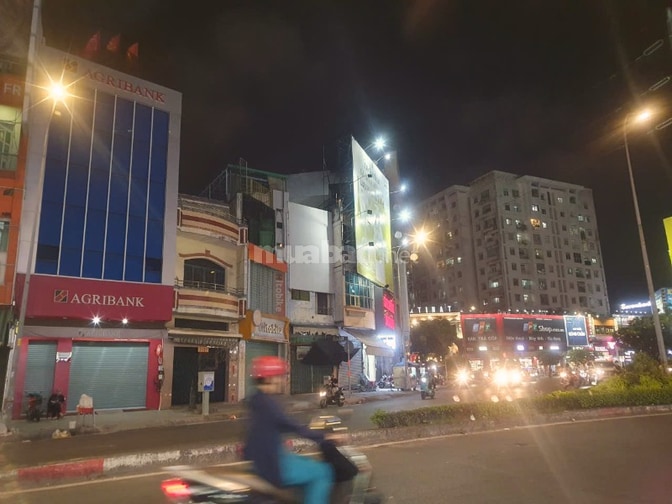 Chính Chủ bán nhà mặt tiền 36 Âu Cơ- Đang cho ngân hàng thuê